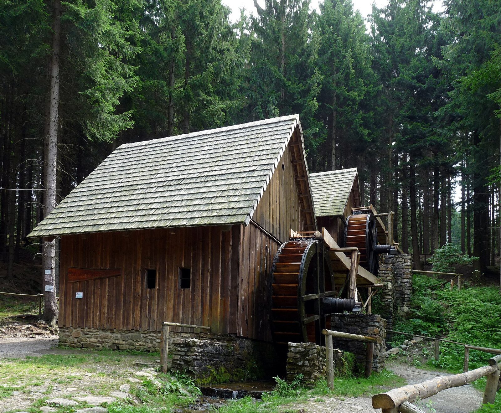 Skansen dawnego górnictwa złota Zlatorudné mlýny w dolinie Olešnicy